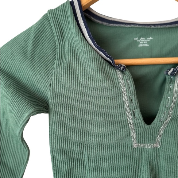 Urban Outfitters Out From Under Go For Gold Seamless Long Sleeve Cropped Top - Picture 8 of 16